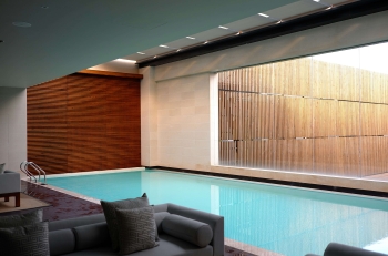 a spa wtih a swimming pool