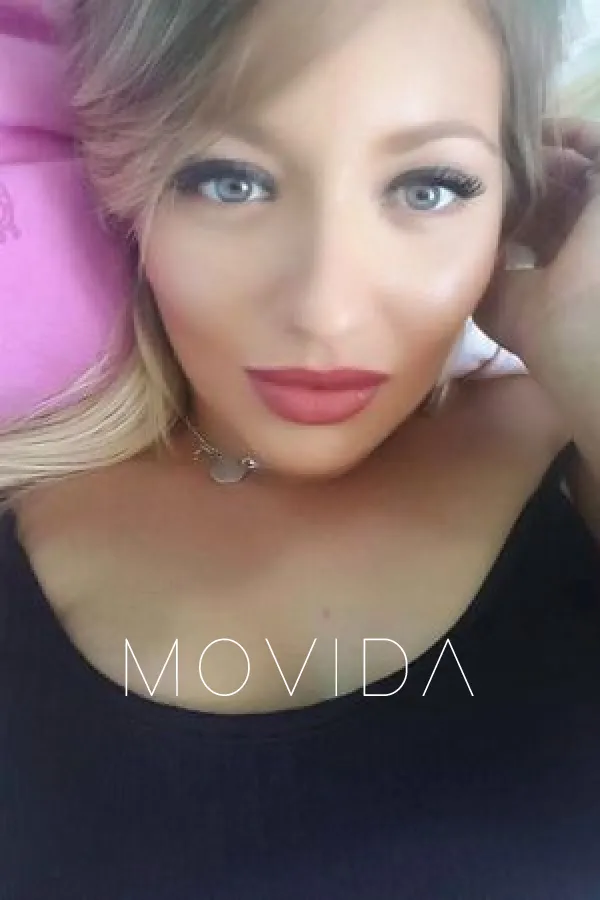 Amazing Alma blonde takes a selfie  Profile Image
