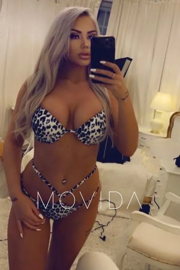 Simone taking a selfie wearing a leopard print bikini Profile Image