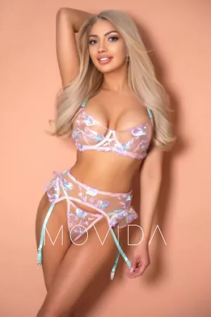 Party Duo Model One Photo